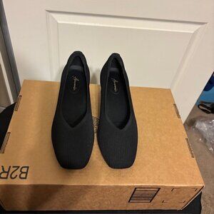 NWOT Women's Pumps, Closed Square Toe, Low Block Heel SZ 8
